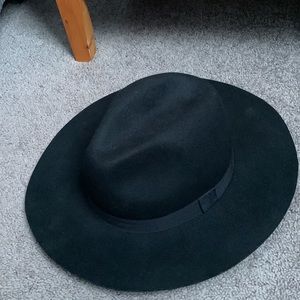 Black 100% wool crushable banded wide brim outback hat!